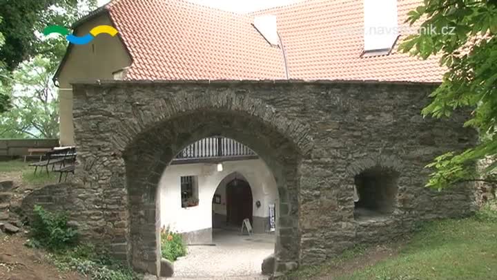 Развалины крепости и замок Кошумберк