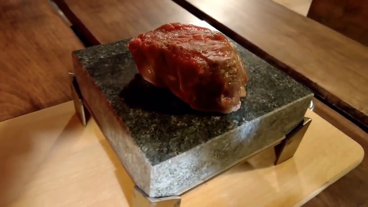 Sedloňovský Dvůr - steak na lávovém kameni